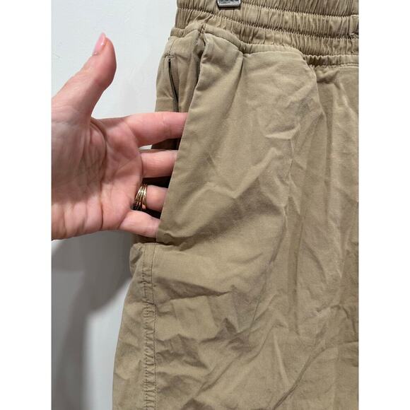 Lululemon Elastic Waist Khaki Shorts Size XS - Picture 3 of 6